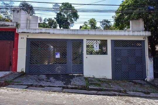 Fachada de casa à venda com 4 quartos, 302m² em Vila Praia, São Paulo