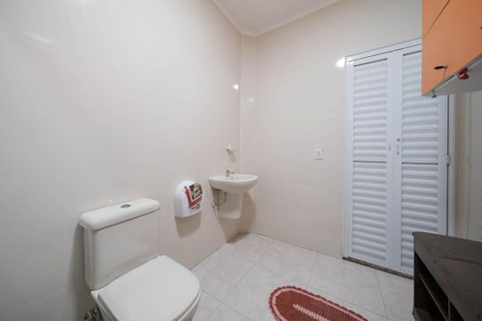 Banheiro de casa para alugar com 1 quarto, 250m² em Vila Talarico, São Paulo