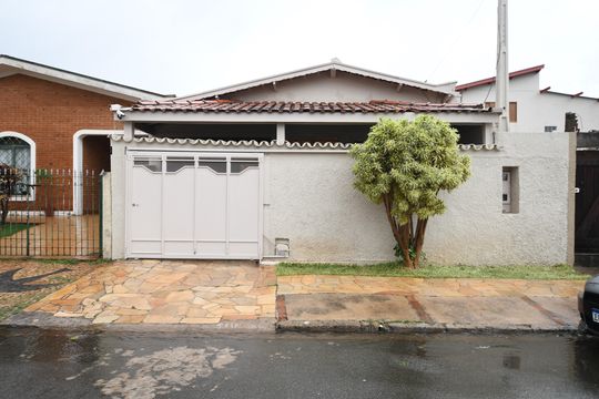Fachada de casa para alugar com 2 quartos, 200m² em Parque Taquaral, Campinas
