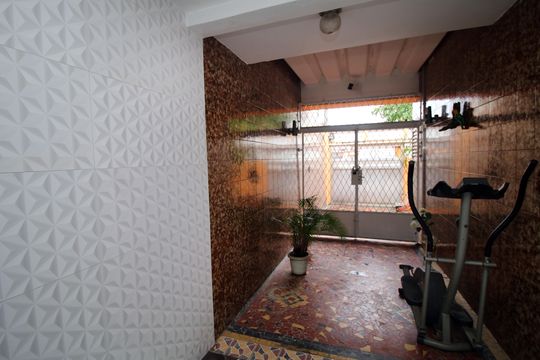 Garagem de casa à venda com 5 quartos, 361m² em Brás de Pina, Rio de Janeiro