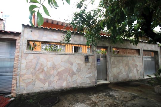 Fachada da Casa de casa à venda com 5 quartos, 361m² em Brás de Pina, Rio de Janeiro
