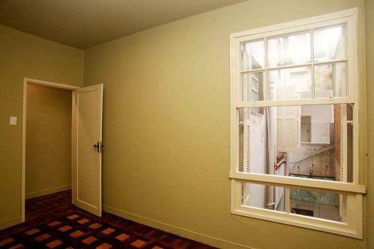 Quarto 1 de apartamento à venda com 3 quartos, 85m² em Centro Histórico, Porto Alegre