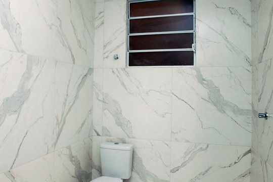 Banheiro 1 de apartamento à venda com 3 quartos, 85m² em Centro Histórico, Porto Alegre