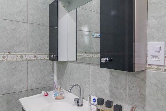 Banheiro de apartamento à venda com 2 quartos, 56m² em Cavalhada, Porto Alegre