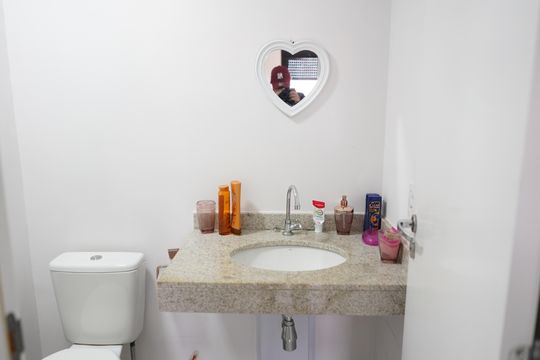 Banheiro Social de apartamento à venda com 2 quartos, 70m² em Brás, São Paulo