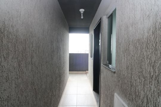 Corredor de apartamento para alugar com 2 quartos, 42m² em Jardim Maringa, São Paulo