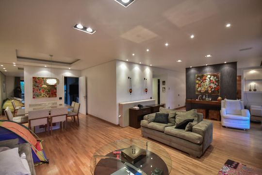 Apartamento para alugar com 3 quartos, 191m² em Vila Suzana, São Paulo