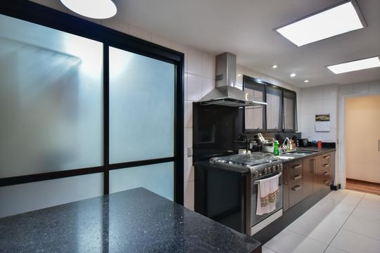 Cozinha de apartamento para alugar com 3 quartos, 191m² em Vila Suzana, São Paulo