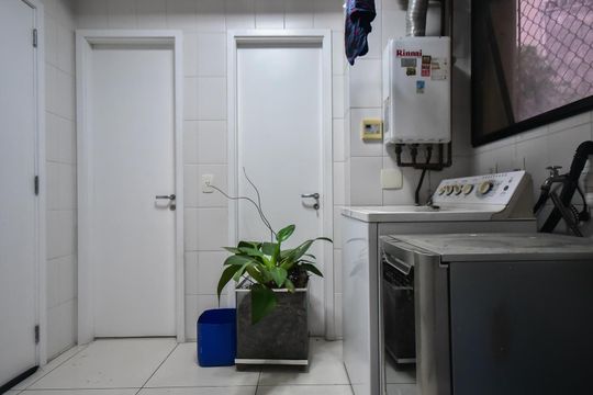 Área de Serviço de apartamento para alugar com 3 quartos, 191m² em Vila Suzana, São Paulo