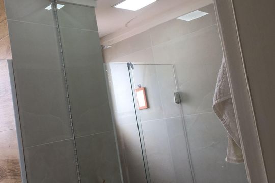 Banheiro de apartamento à venda com 2 quartos, 48m² em Santa Maria, Osasco