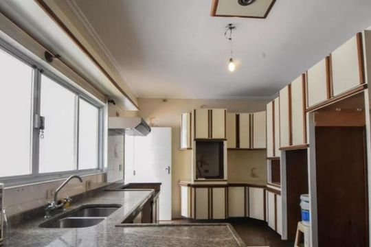Casa à venda com 4 quartos, 635m² em Jardim Marajoara, São Paulo