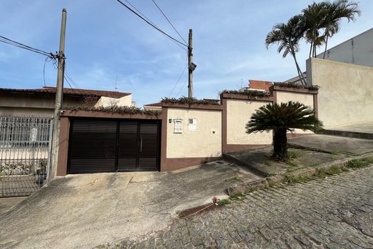 Fachada de casa para alugar com 6 quartos, 599m² em Pechincha, Rio de Janeiro
