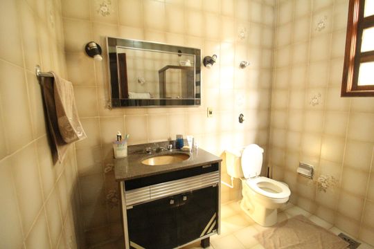 Banheiro social 2 de casa para alugar com 6 quartos, 599m² em Pechincha, Rio de Janeiro