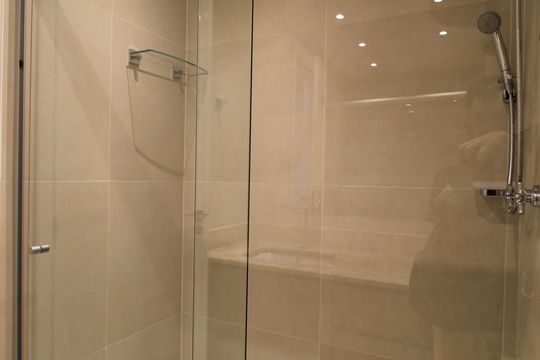 Banheiro de kitnet/studio para alugar com 1 quarto, 32m² em Indianópolis, São Paulo
