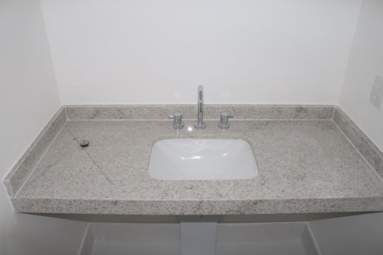 Banheiro de kitnet/studio à venda com 1 quarto, 25m² em Perdizes, São Paulo