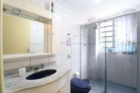 Banheiro de apartamento à venda com 2 quartos, 74m² em Vila Ester (zona Norte), São Paulo
