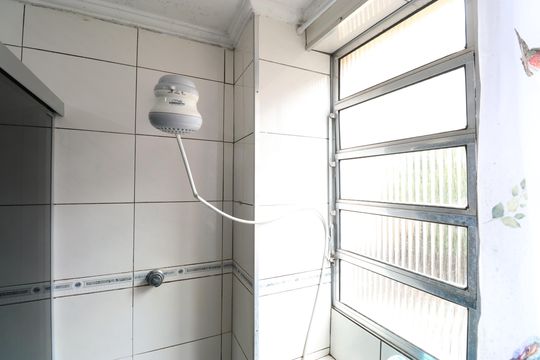 Banheiro de apartamento à venda com 2 quartos, 74m² em Vila Ester (zona Norte), São Paulo