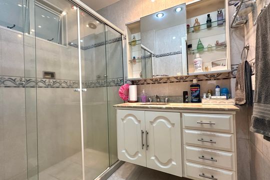 Banheiro de apartamento à venda com 5 quartos, 280m² em Copacabana, Rio de Janeiro