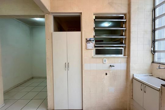 Cozinha e Área de Serviço de apartamento à venda com 2 quartos, 75m² em Laranjeiras, Rio de Janeiro