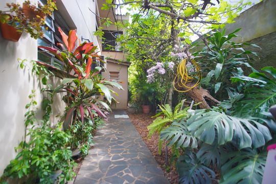 Quintal Lateral de casa à venda com 4 quartos, 300m² em Passo D’areia, Porto Alegre