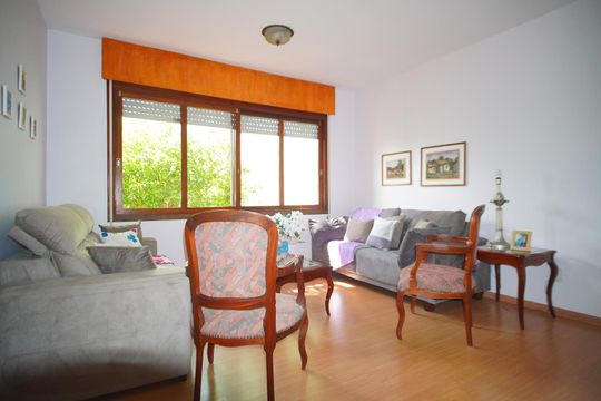 Sala de casa à venda com 4 quartos, 300m² em Passo D’areia, Porto Alegre