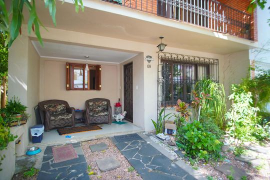 Garagem de casa à venda com 4 quartos, 300m² em Passo D’areia, Porto Alegre