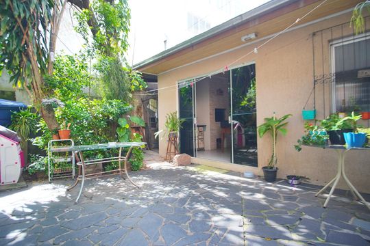 Quintal nos Fundos de casa à venda com 4 quartos, 300m² em Passo D’areia, Porto Alegre