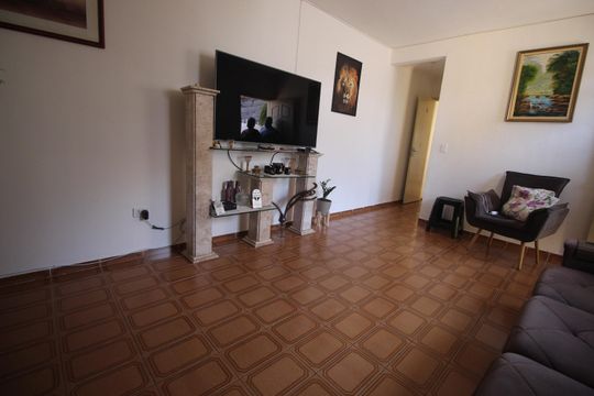 Sala de casa à venda com 3 quartos, 133m² em Jardim Miriam, São Paulo