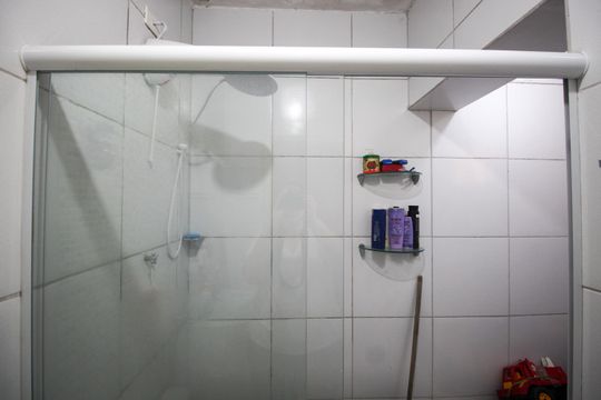 Banheiro de casa à venda com 3 quartos, 133m² em Jardim Miriam, São Paulo