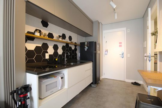 Sala/Cozinha de kitnet/studio à venda com 1 quarto, 34m² em Indianópolis, São Paulo