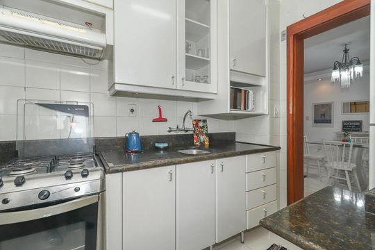 Cozinha de apartamento à venda com 2 quartos, 113m² em São João, Porto Alegre