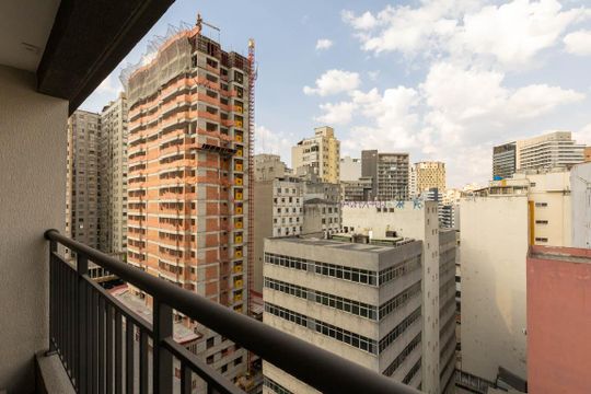 Varanda  de kitnet/studio para alugar com 1 quarto, 27m² em República, São Paulo