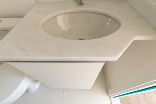Banheiro de apartamento para alugar com 1 quarto, 35m² em República, São Paulo