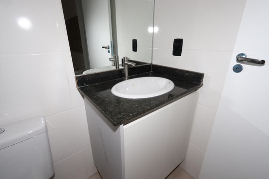 Banheiro de apartamento para alugar com 2 quartos, 45m² em Vila Fernandes, São Paulo