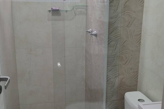 Banheiro de apartamento para alugar com 2 quartos, 45m² em Recreio dos Bandeirantes, Rio de Janeiro