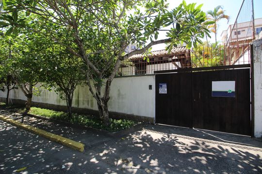 Fachada com Placa de casa de condomínio à venda com 4 quartos, 724m² em Freguesia (Jacarepaguá), Rio de Janeiro