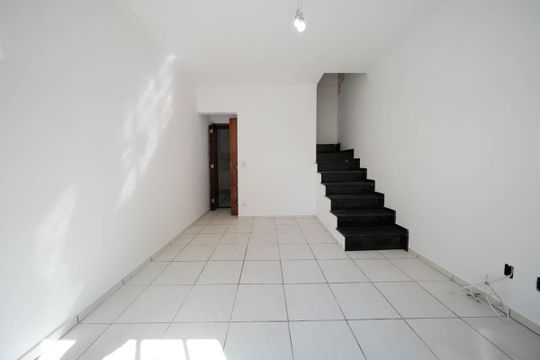 Sala de casa de condomínio à venda com 2 quartos, 109m² em Vila Libanesa, São Paulo