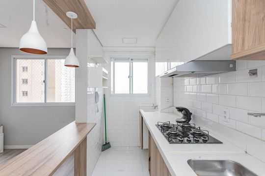 Cozinha de apartamento para alugar com 2 quartos, 40m² em Parque Bristol, São Paulo