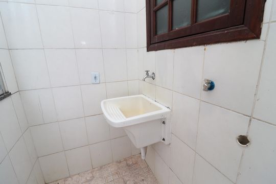 Área de Serviço de casa para alugar com 2 quartos, 82m² em Praia da Bandeira, Rio de Janeiro