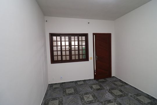 Sala de casa para alugar com 2 quartos, 82m² em Praia da Bandeira, Rio de Janeiro