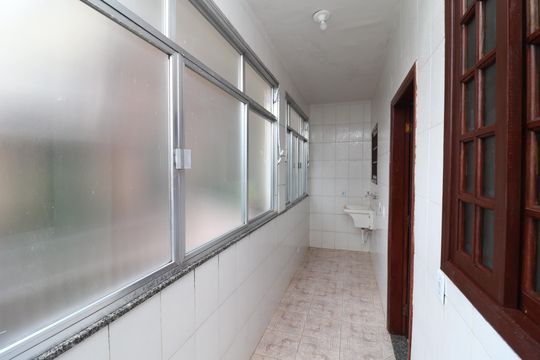 Área de Serviço de casa para alugar com 2 quartos, 82m² em Praia da Bandeira, Rio de Janeiro