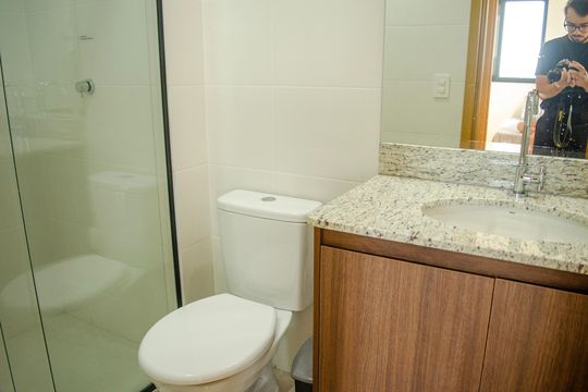 Banheiro social  de apartamento para alugar com 2 quartos, 57m² em Setor Crimeia Oeste, Goiânia
