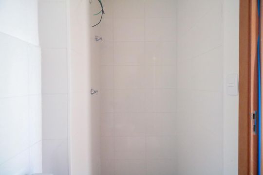 Banheiro de apartamento à venda com 2 quartos, 37m² em Vila Palmares, São Caetano do Sul