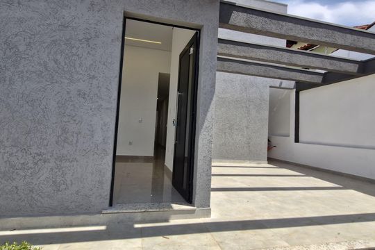 Área Externa de casa à venda com 3 quartos, 100m² em Francisco Pereira, Lagoa Santa
