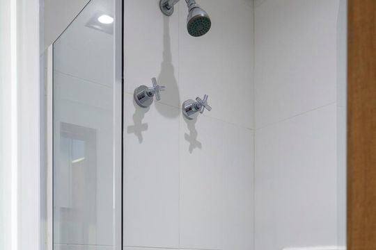 Banheiro de kitnet/studio à venda com 1 quarto, 22m² em Jardim das Acácias, São Paulo