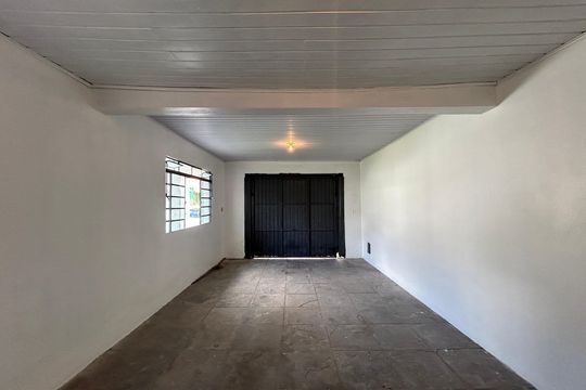 Garagem de casa à venda com 3 quartos, 180m² em Rondônia, Novo Hamburgo
