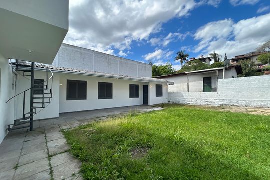 Fachada de casa à venda com 3 quartos, 180m² em Rondônia, Novo Hamburgo