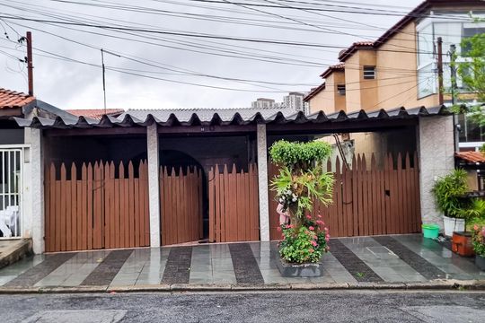 Fachada de casa para alugar com 4 quartos, 250m² em Parque Monte Alegre, Taboão da Serra