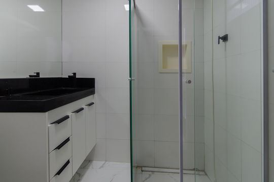 Banheiro de casa para alugar com 1 quarto, 60m² em Vila Monumento, São Paulo