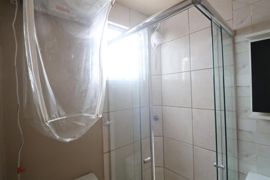 Banheiro de apartamento à venda com 2 quartos, 39m² em Mato Grande, Canoas